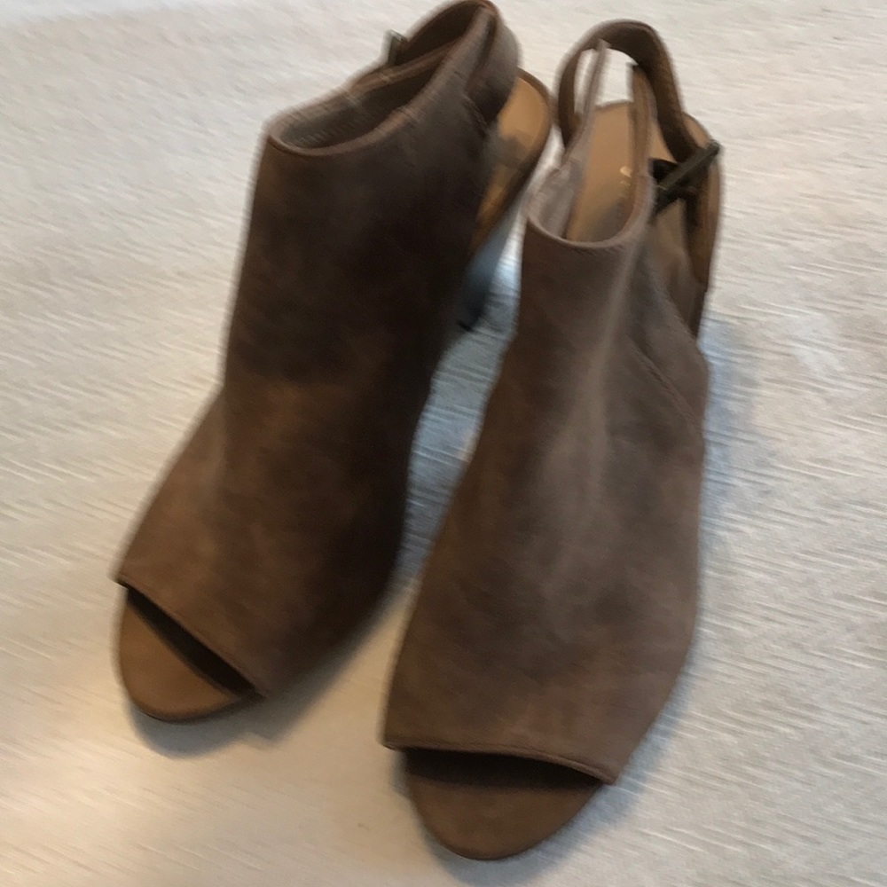 Cosmopolitan shoes